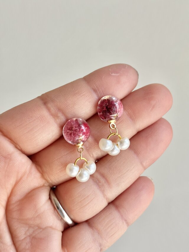 小粒パールとかすみ草のレジンピアス/イヤリング】お花 パール
