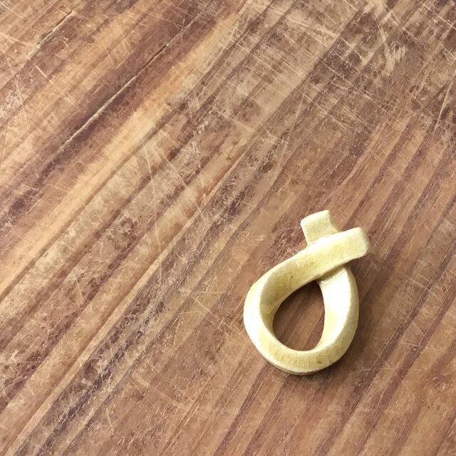 箸置　クロス　黄