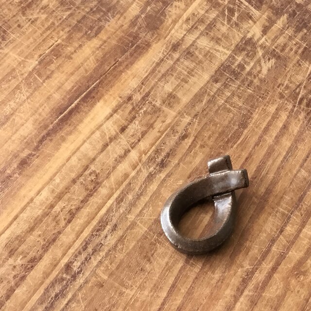 箸置　クロス　茶