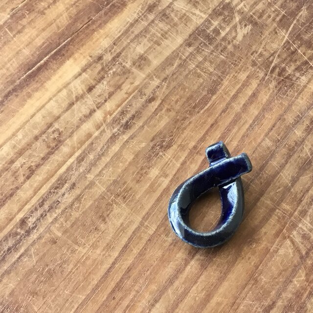 箸置　クロス　瑠璃