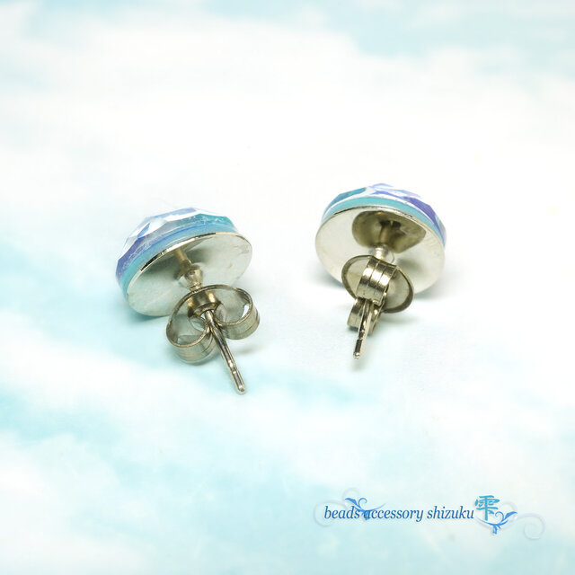 ホワイトシェル×クリスタル スタッドピアス＊Blue＊10mm | iichi 日々