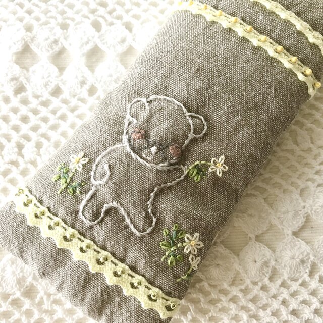 くまとお花のメガネケース（チャコールグレーにクリーム色）