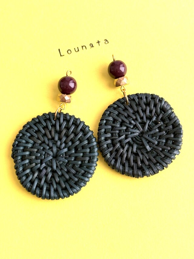 送料無料 ラタンピアス ダークグリーン 大ぶりピアス チェコビーズ使用