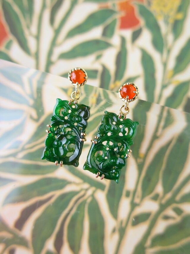 Ｋ18 Carving jadeite Pierce