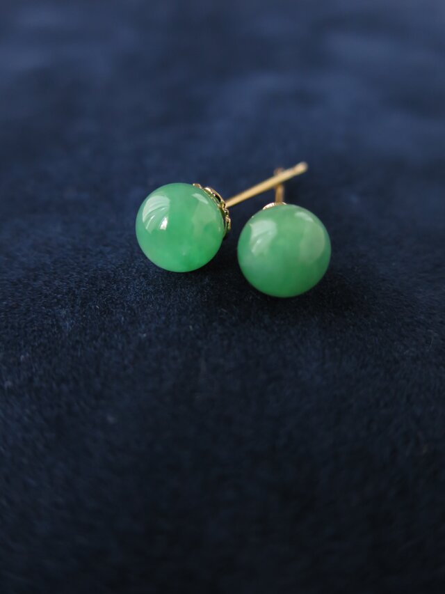 K18 丸珠翡翠 ピアス | iichi 日々の暮らしを心地よくするハンドメイド