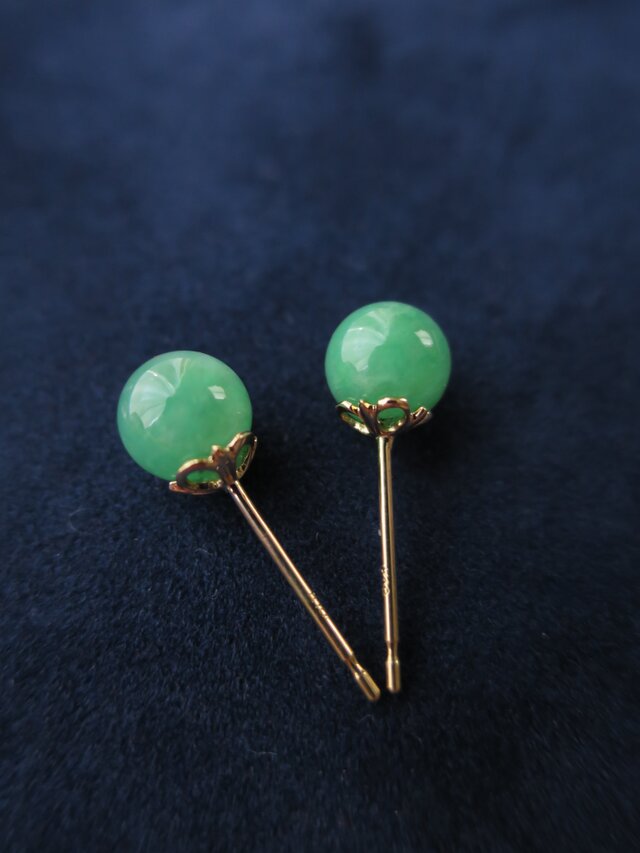 K18 丸珠翡翠 ピアス | iichi 日々の暮らしを心地よくするハンドメイド