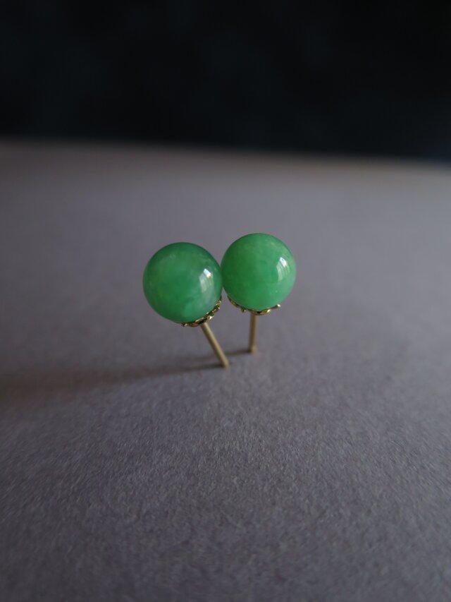 K18 丸珠翡翠 ピアス | iichi 日々の暮らしを心地よくするハンドメイド