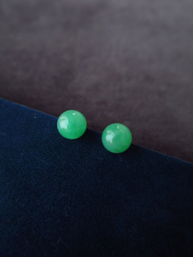 K18 丸珠翡翠 ピアス | iichi 日々の暮らしを心地よくするハンドメイド