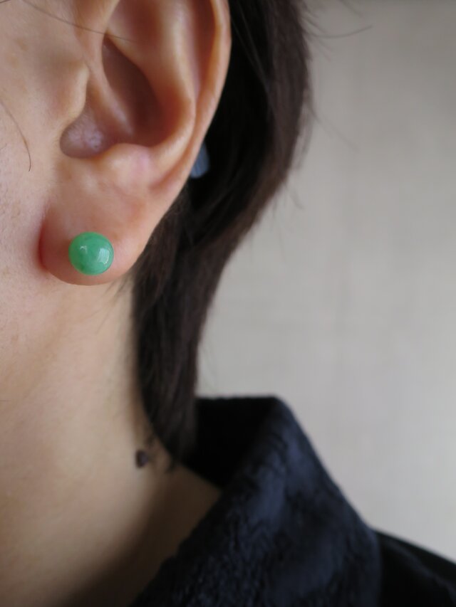 K18 丸珠翡翠 ピアス | iichi 日々の暮らしを心地よくするハンドメイド