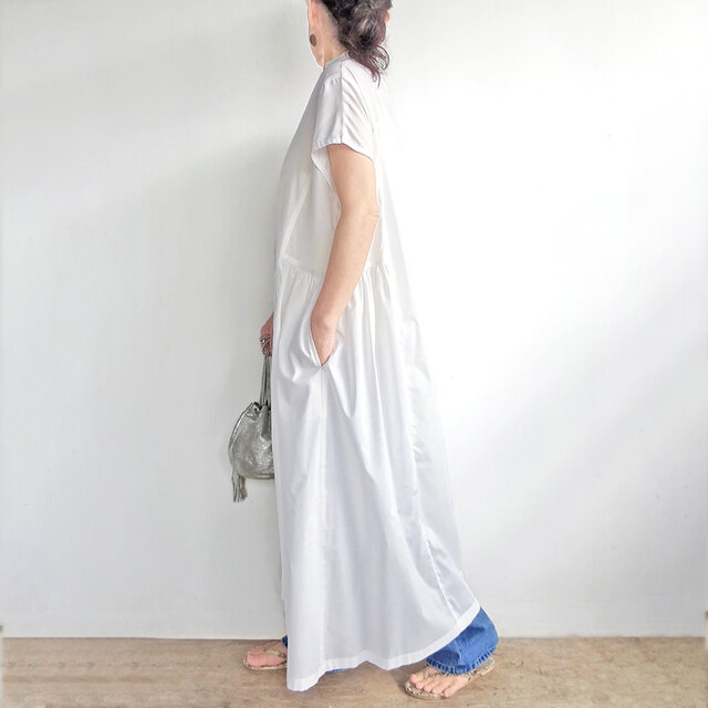 スタンドカラーサイドギャザーワンピース（ブルー） | iichi 日々の