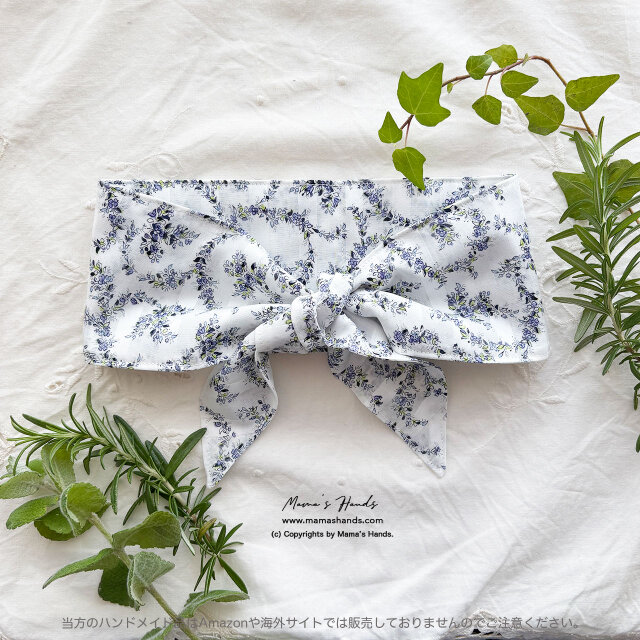 小花が咲く白いスカーフ｜ナチュラルで爽やかな装い 薄手 ラベンダー ブルー 綿100% 夏 保冷剤 冬 カイロ ネッククーラー