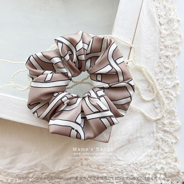 ⭐️2点売れました⭐️ ナチュラル ベージュ 幾何学模様 シンプルな大人可愛い おしゃれな シュシュ ヘアゴム
