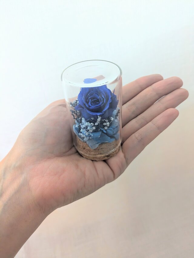 プリザーブドフラワー／青いミニ薔薇と小花のミニガラスボトル