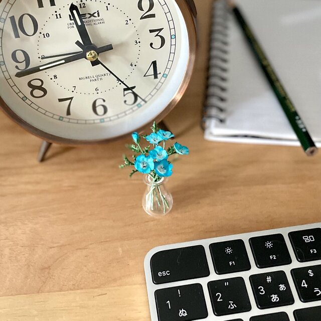 和紙の花》花瓶＆ネモフィラ(葉っぱ付き)の花束 | iichi 日々の暮らし