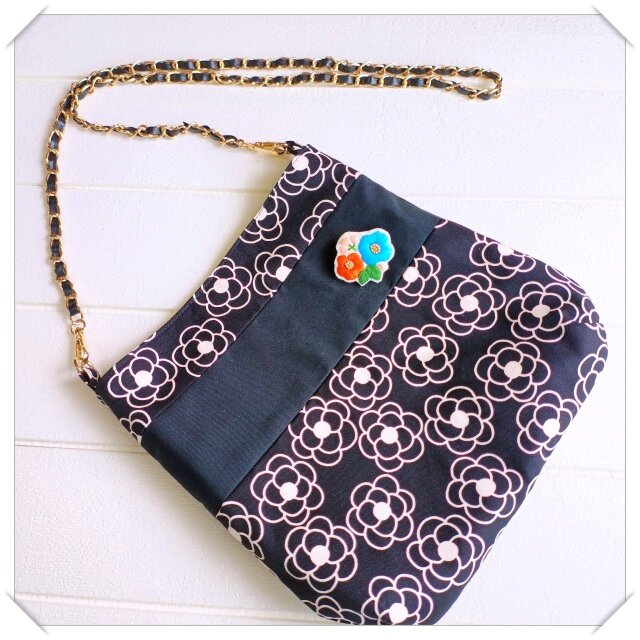 手刺繍ブローチ付き♪北欧柄カメリア☆ショルダーバッグ