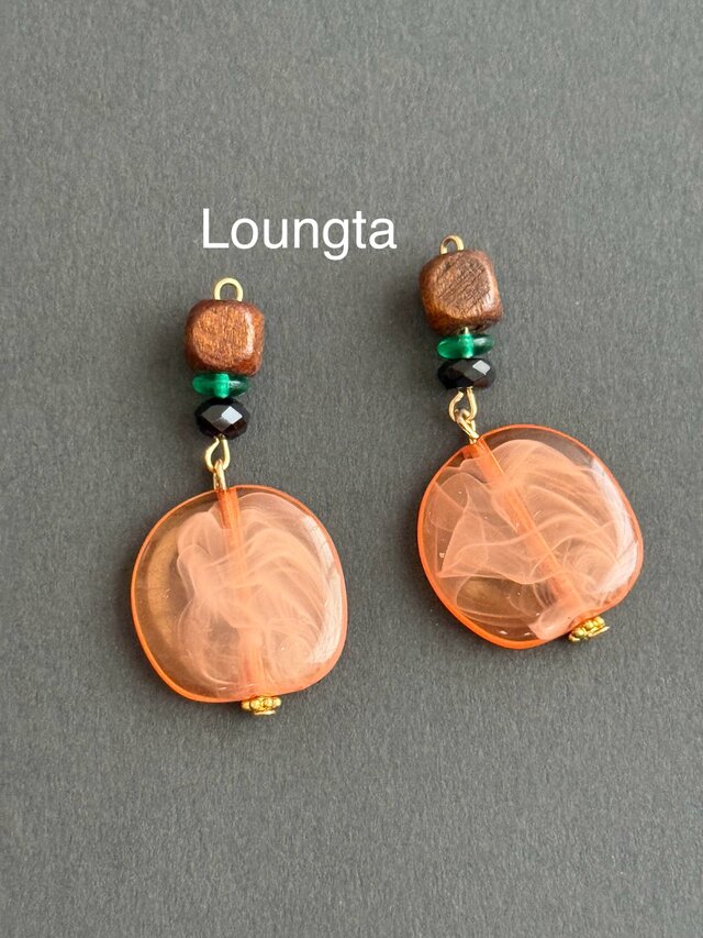 ウッドビーズピアス ブラウン グリーンチェコビーズ オレンジのレトロな大ぶりピアス 樹脂ピアス