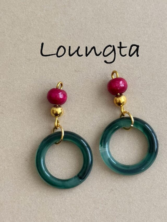 ウッドビーズピアス レッド グリーンアクリルチャーム 小ぶりピアス 夏ピアス 樹脂ピアス