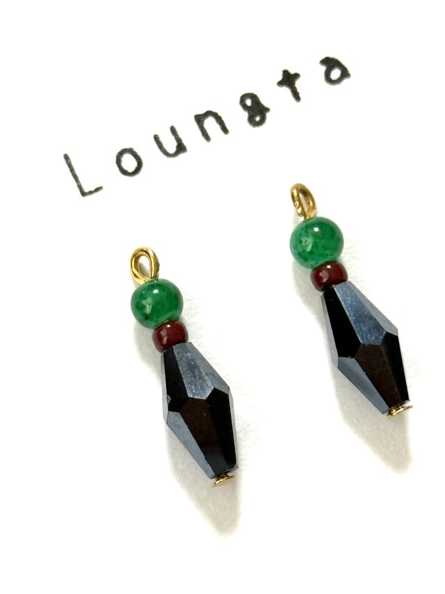 ブラックピアス ガラスビーズピアス かっこいいピアス レッド グリーン 樹脂ピアス