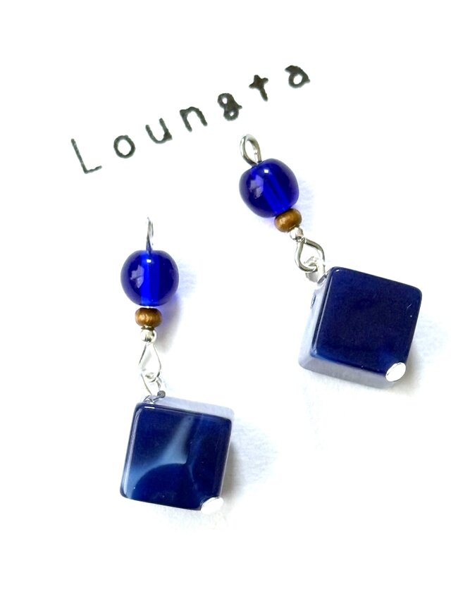 ブルーピアス 青いピアス 夏ピアス チェコビーズピアス 樹脂ピアス