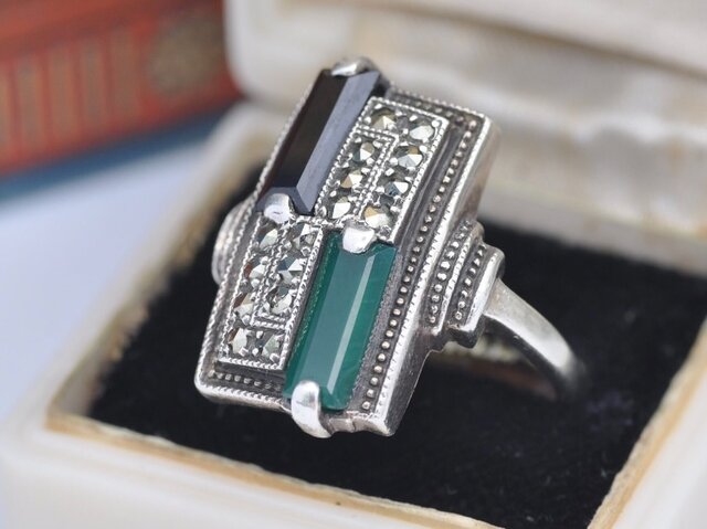 022】旅するグリーンストーン – 異国のドレスリング | iichi 日々の