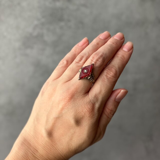 020】魔女の手元に宿る赤 – チェコガラスのアンティークリング | iichi