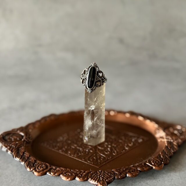 【038】黒のラプソディー – オニキスのクラシカルリング