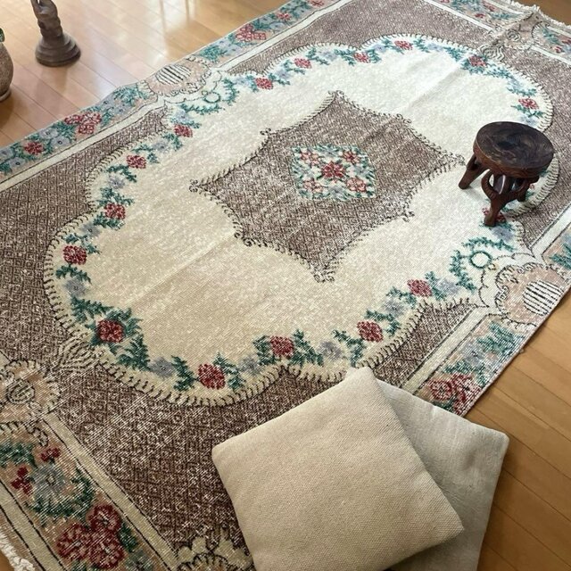 大判　美品　144×244 薔薇　クリーム　クラシカル　トルコヴィンテージラグ 大判 美品 144×244 薔薇 クリーム クラシカル トルコ