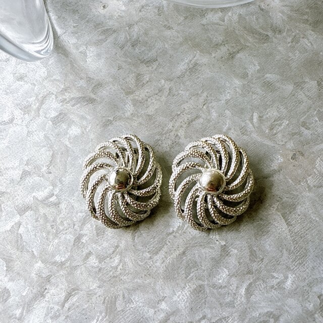 YC23-【 Coro 】コロ・ヴィンテージイヤリング Silver Tone Swirl Openwork Flower