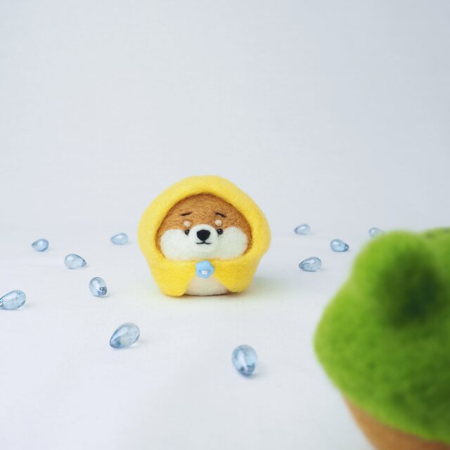 受注製作】レインコートを着たまゆ柴犬(赤柴・黒柴・白柴) 羊毛