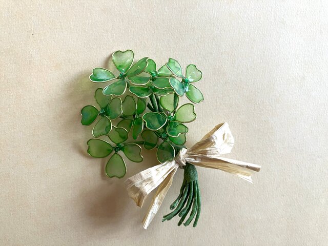 四葉のクローバー（ブローチ） | iichi 日々の暮らしを心地よく
