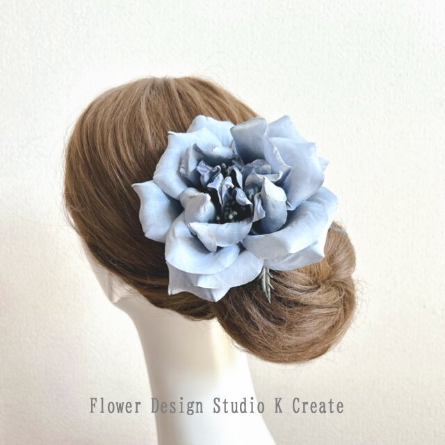 ブルーグレーの大輪の薔薇の髪飾り　ブルー　青　バラ　ダンス　髪飾り　フラメンコ　ライブ　舞台　発表会　flamenco