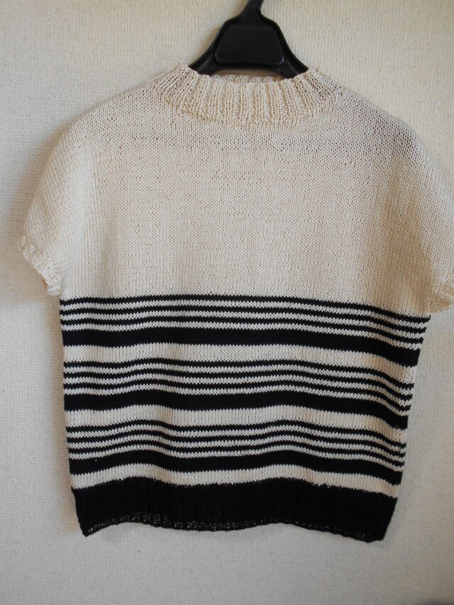 ライトベージュと黒のボーダー柄サマーセーター(B)