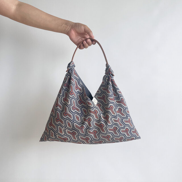 【1点もの】あずま袋 裏地付き 絹の羽織の解き 青と朱色の毘沙門亀甲 & 新毛斯 鼠色 （ヴィンテージ） AZ617