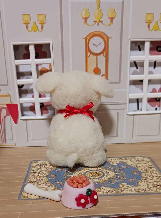 羊毛フェルト たれ耳ぷっくり犬ワンちゃん お腹すいたー