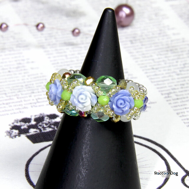 デニムブルーのミニ薔薇リング（プラ薔薇/チェコビーズ/キャッツアイ