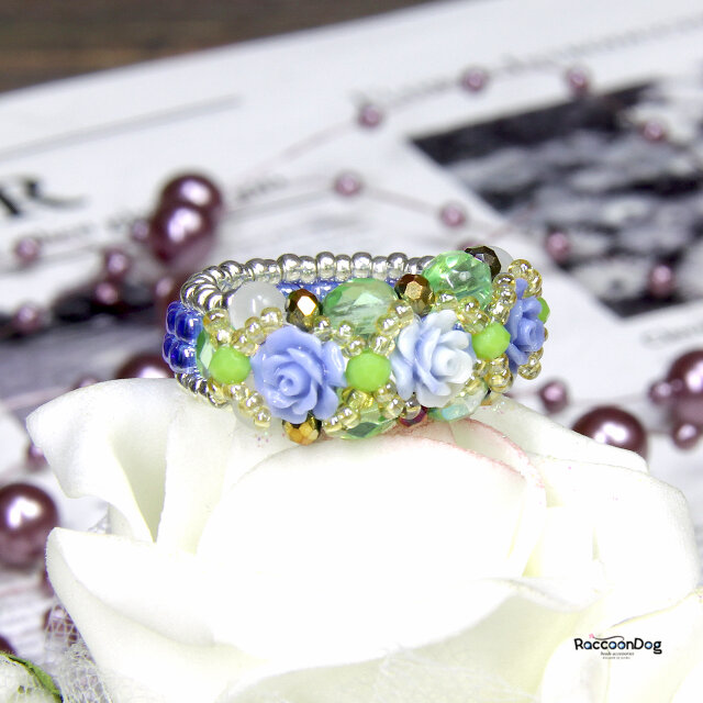 デニムブルーのミニ薔薇リング（プラ薔薇/チェコビーズ/キャッツアイ