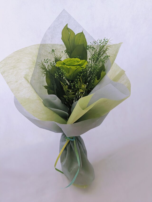 プリザーブドフラワー大輪の緑の薔薇とグリーンの緑づくしの花束（花束