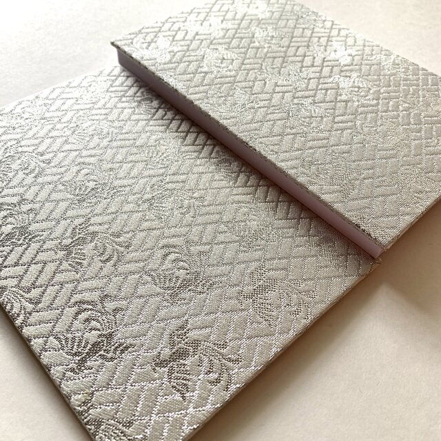 『白銀鳳凰』　金襴織物御朱印帳　B6大判サイズ　平和　祝福   極楽鳥幸運　パワー　鳳凰　籠目　竹籠　白　銀　御朱印帳　桐生織物