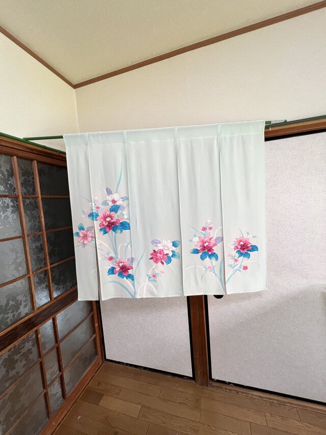 着物地（古布）を使ったリメイク暖簾 のれん 着物 リメイク 暖簾 インテリア アンティーク 1点物作品