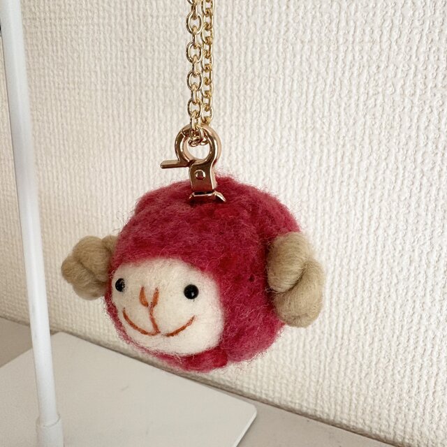ふわふわラムキンバックチャーム　ベリー