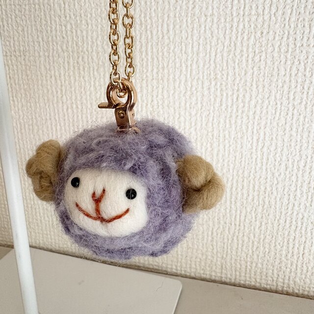 ふわふわラムキンバックチャーム　ラベンダー