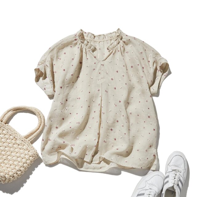 真夏にも涼しく着れる麻のブラウス　プリントブラウス　ベージュ　250606-2