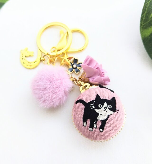 お散歩ネコちゃんのマカロンポーチ&キーホルダー（ピンク）