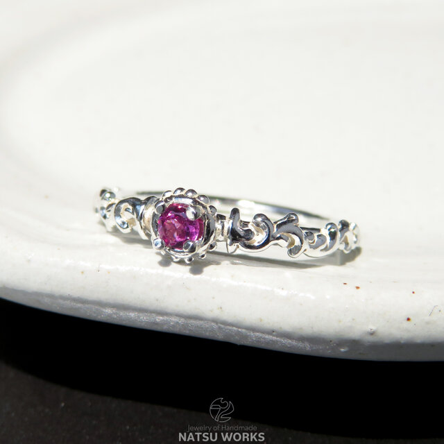 ロードライト ガーネット リング / Gem and Botanical Rhodolite Garnet Ring