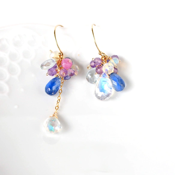 レインボームーンストーンと紫陽花　夏の庭ピアス レインボームーンストーン 大粒 プレーン ピアス 虹色 しずく型 K14GF 6月誕生石 誕生日プレゼント 天然石 シンプル 上品 金属アレルギー対応  サージカルステンレス ニッケルフリー | エッセンス