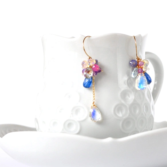 レインボームーンストーンと紫陽花　夏の庭ピアス レインボームーンストーン 大粒 プレーン ピアス 虹色 しずく型 K14GF 6月誕生石 誕生日プレゼント 天然石 シンプル 上品 金属アレルギー対応  サージカルステンレス ニッケルフリー | エッセンス