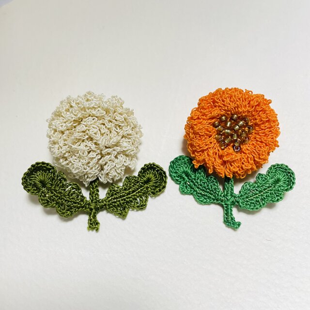 【かーりー様　専用】お花のブローチ