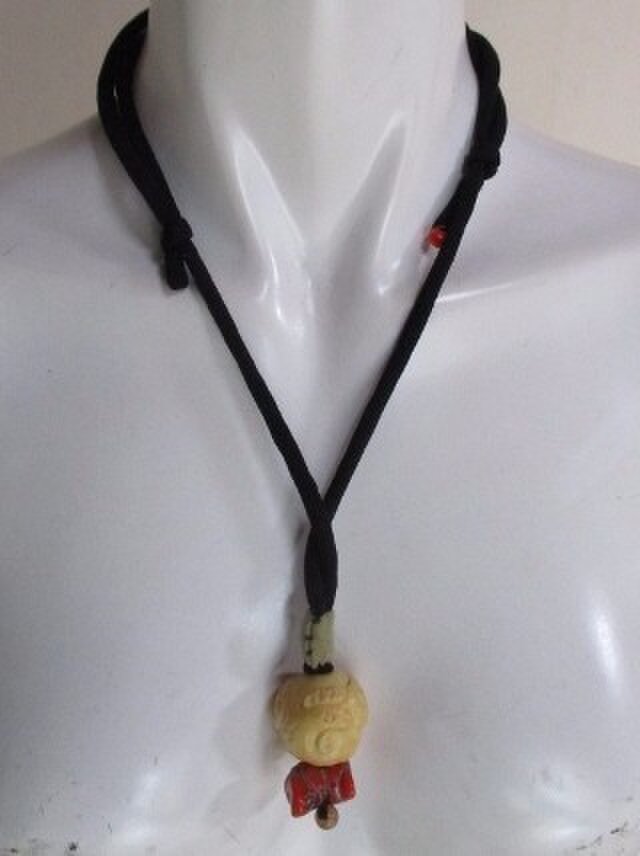 ８２６５　酉（とり）の干支の彫り物で作ったペンダント　＃送料無料