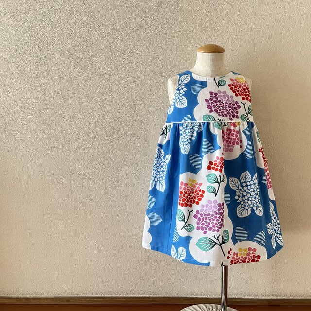 子供　浴衣地ひかえめフレアーワンピース　注染紫陽花（水色地）　80-130サイズ〈受注製作〉