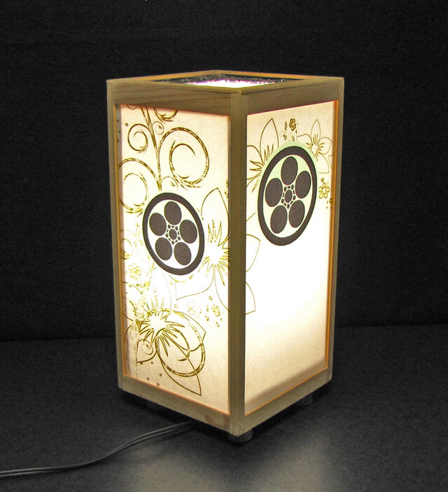 ◆家紋の宿り木＝「丸に梅鉢」／美と耐久性を高めるラミネート／LED昼白色･桧枠造・フイルム加工・軽量／至福の灯火!!